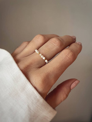 Elastic ring, natural stones, white shell