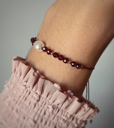 Bransoletka kamienie naturalne granat perła nić jedwabna