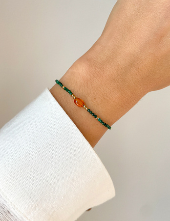 Bransoletka na nici z malachitem i bursztynem koniak