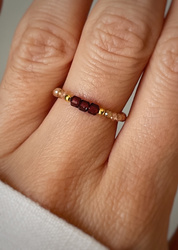 Elastic ring with natural lapis lazuli stones and pearl