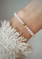 Bracelet on an elastic band with khaki cubic zirconia and natural pearl