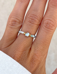 Elastic ring with natural lapis lazuli stones and pearl