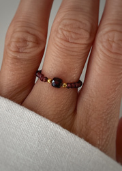 Elastic ring with natural lapis lazuli stones and pearl