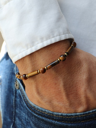 Bracelet on an elastic band with khaki cubic zirconia and natural pearl