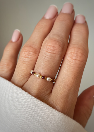 Pierścionek elastyczny granat perła naturalna