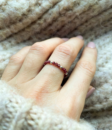 Pierścionek elastyczny kamienie naturalne granat