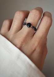 Flexible ring with natural spinel stones