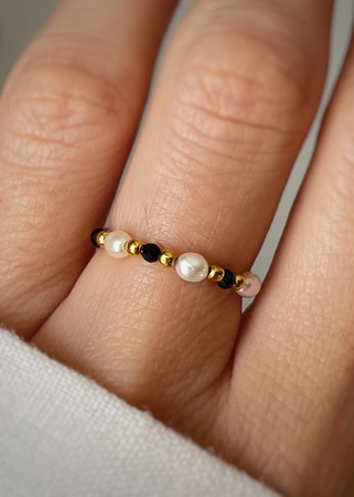 Pierścionek elastyczny czarny turmalin perła naturalna