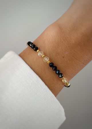 Bracelet on an elastic band with khaki cubic zirconia and natural pearl