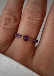 Elastic ring with natural lapis lazuli stones and pearl