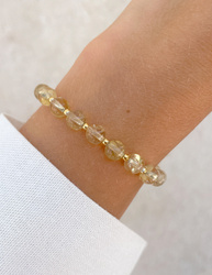 Bracelet on an elastic band with khaki cubic zirconia and natural pearl
