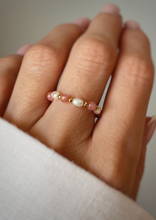 Pierścionek elastyczny rodochrozyt perła naturalna