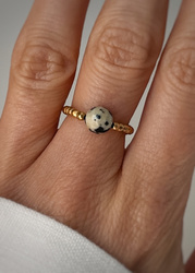 Elastic ring with natural lapis lazuli stones and pearl