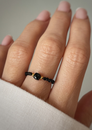 Pierścionek elastyczny czarny turmalin
