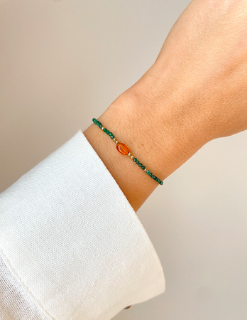 Bransoletka na nici z malachitem i bursztynem koniak