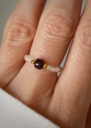 Elastic ring with natural lapis lazuli stones and pearl