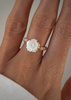 Pierścionek elastyczny opal, róża z masy perłowej, ochrona, optymizm, dobrobyt, pewność siebie