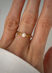 Elastic ring with natural lapis lazuli stones and pearl