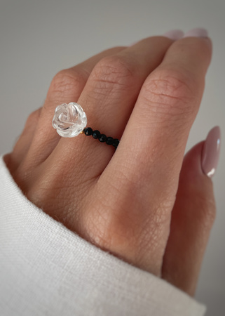 Pierścionek elastyczny czarny turmalin, róża kryształ górski, ochrona i oczyszczenie