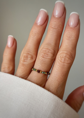 Pierścionek elastyczny szmaragd granat