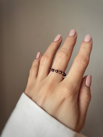 Pierścionek elastyczny kamienie naturalne granat