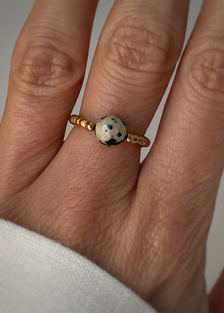 Pierścionek elastyczny hematyt, jaspis dalmatyński - siła, odwaga, ochrona, optymizm, uziemienie