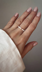 Elastic ring with natural moonstone stones
