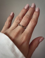Elastic ring with natural spinel and labradorite stones
