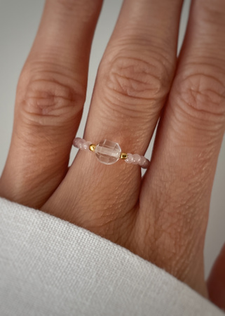 Pierścionek elastyczny kwarc różowy kamień miłości