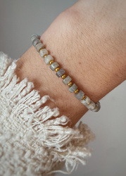 Bracelet on an elastic band with khaki cubic zirconia and natural pearl