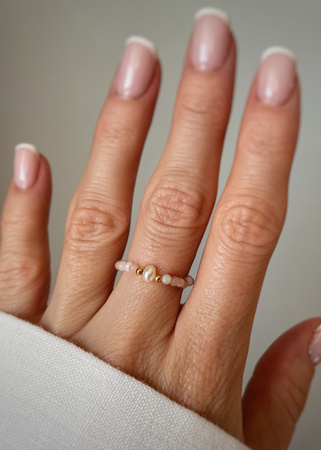 Pierścionek elastyczny opal perła naturalna