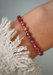 Bracelet on an elastic band with khaki cubic zirconia and natural pearl