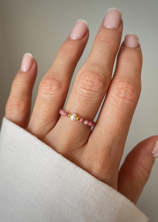 Pierścionek elastyczny rodonit perła naturalna