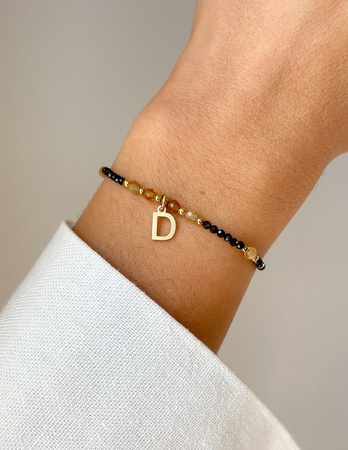 Bransoletka na nici z czarnym turmalinem, cytrynem i literką