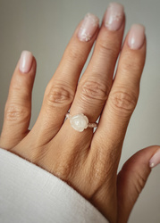 Elastic ring with natural lapis lazuli stones and pearl