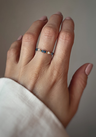 Elastic ring with natural sodalite and moonstone stones