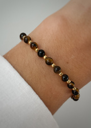 Bracelet on an elastic band with khaki cubic zirconia and natural pearl