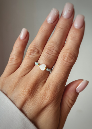 Elastic ring with natural lapis lazuli stones and pearl