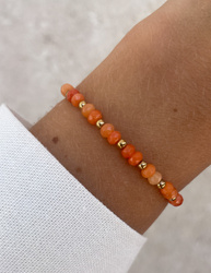 Bracelet on an elastic band with khaki cubic zirconia and natural pearl