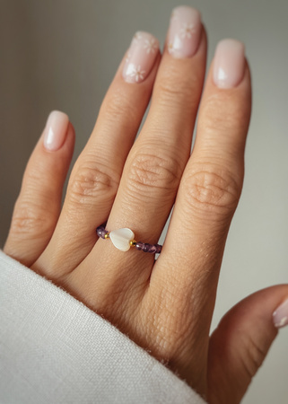 Pierścionek elastyczny kamienie naturalne Ametyst, Masa Perłowa