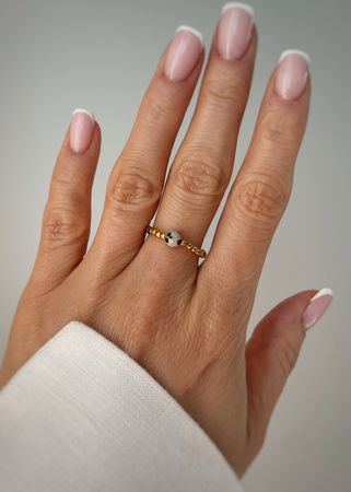 Pierścionek elastyczny hematyt, jaspis dalmatyński - siła, odwaga, ochrona, optymizm, uziemienie