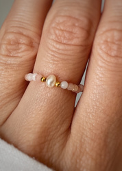 Elastic ring with natural lapis lazuli stones and pearl