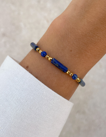 Bransoletka na gumce lapis lazuli z hematytem - inspiracja, mądrość, prawda